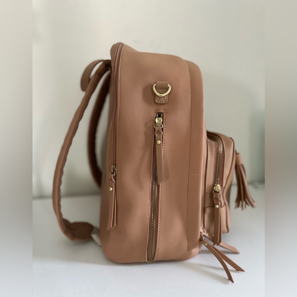 Skip Hop Greenwich Chic Diaper Bag Backpack Beige
Large Unisex - Picture 3 of 11